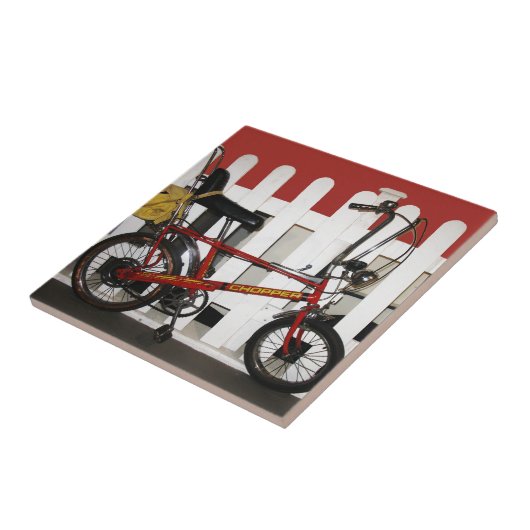 Rode  fietsenretro 1970-kaper tegeltje (Zijkant)