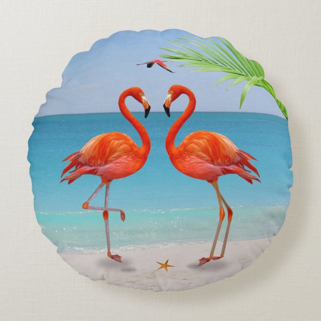 Rode Flamingo Koppel & Palmblad op het Strand Rond Kussen (Voorkant)