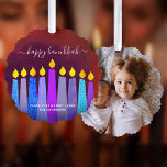 Rode foto Hanukkah Menorah Kaarsen Modern Boho Ornament Kaart<br><div class="desc">"Fijne Chanoeka." Een speelse, moderne, kunstzinnige illustratie van boho-patroonkaarsen en handgeschreven kalligrafiescript helpen u de vakantie van Chanoeka in stijl in te luiden. Assortiment blauwe boho kaarsen met kleurrijke faux folie patronen bedekken een rijke, steenrode gestructureerde achtergrond op de voorkant. Je favoriete foto siert de achterkant. Voel de warmte en...</div>
