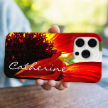 Rode gebera daisy foto toevoegen jouw naam script  iPhone 16 pro max hoesje<br><div class="desc">Een close-upfoto van een levendige rood-oranje en gele maaltijd zal je herinneren aan een warme zomerdag. Ontspan en ervaar het plezier van deze foto wanneer u deze verbluffende, grafische, persoonlijke naamloze mobiele draagtas gebruikt. Het is een geweldig cadeau voor iemand speciaal! Typ alleen de naam van uw keuze en u...</div>