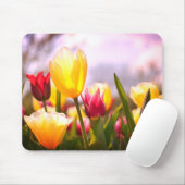 Rode, gele en roze Tulpen in de zon Muismat (Met muis)