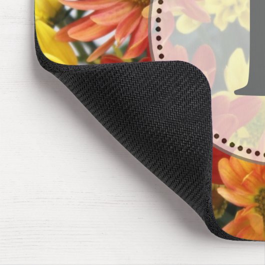 Rode, gele, oranje kleurrijke najaarsdagbloemen. muismat (Hoek)