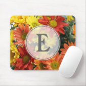 Rode, gele, oranje kleurrijke najaarsdagbloemen. muismat (Met muis)