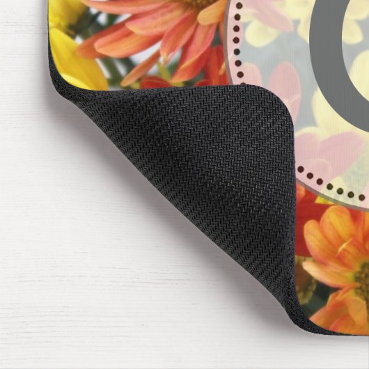 Rode, gele, oranje kleurrijke najaarsdagbloemen. muismat (Hoek)