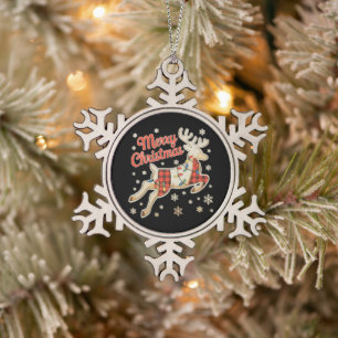 Rode geruite rendierbuffel vrolijk kerstpyjama tin sneeuwvlok ornament