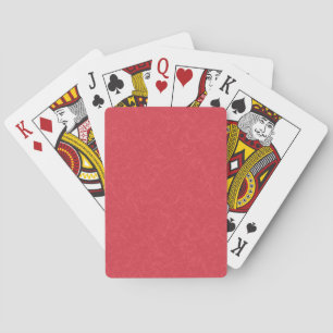 Rode gestructureerde oppervlakte met subtiel draai pokerkaarten