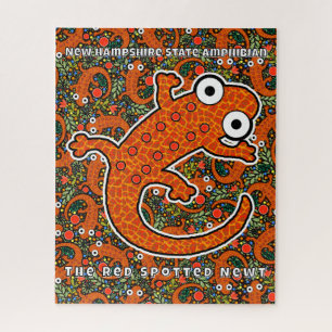 Rode gevlekte salamander op de bosbodem legpuzzel