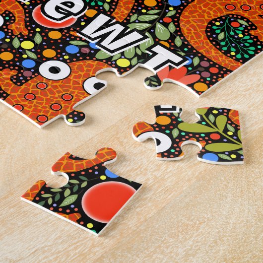 Rode gevlekte salamander op de bosbodem legpuzzel (Zijkant)