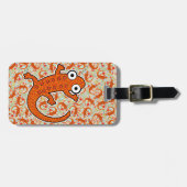 Rode gevlekte salamander op de bosbodem wit bagagelabel (Voorkant horizontaal)