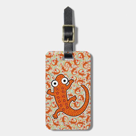 Rode gevlekte salamander op de bosbodem wit bagagelabel (Voorkant verticaal)