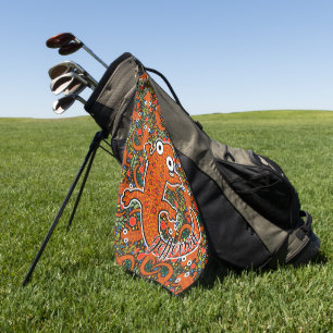 Rode gevlekte salamander op de bosbodem zwart golfhanddoek