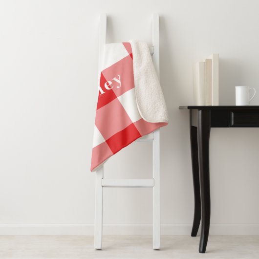 Rode Gingham Patroon Monogram Naam Sherpa Deken (In situ)