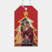 Rode Glanzende Kerstboom Gepersonaliseerde Foto Cadeaulabel (Voorkant)