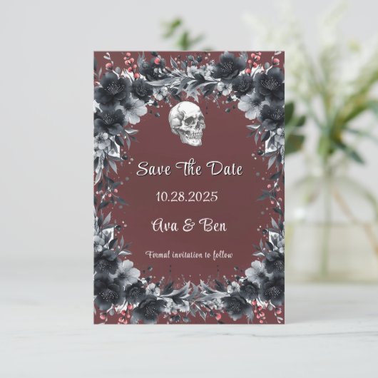 Rode gotische zwarte bloemenschedel Bewaar de datu Bedankkaart (Staand voorkant)