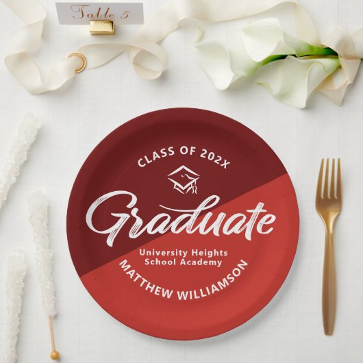 Rode Graduatiedikte Retro Script Dop Icon Minimaal Papieren Bordje (Huwelijk)