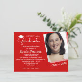 Rode Graduation Party Celebration Invitation Kaart (Staand voorkant)