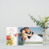 Rode groene bloemen en vlinderbruiloft bedankt (Staand voorkant)