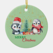 Rode Groene Pinguïn Santa Vrolijk Kerstfeest Keramisch Ornament (Voorkant)