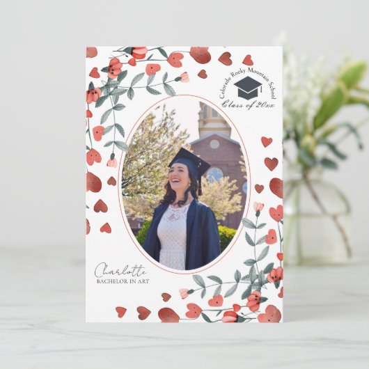 Rode Hart Bloemen Foto Afstudeeraankondigingen Kaart (Staand voorkant)