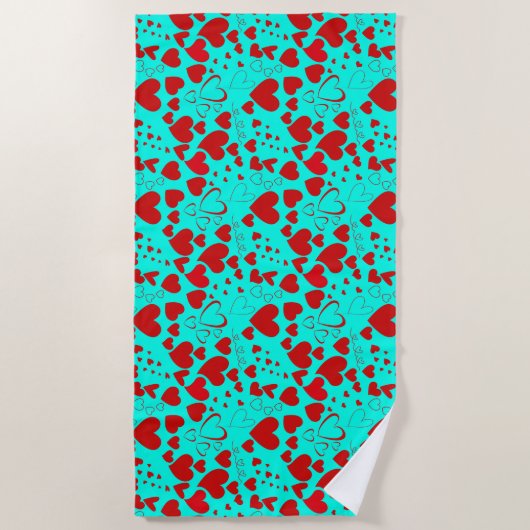 Rode Hart Vormen Patroon in Levendig Turkoois Strandlaken (Voorkant)