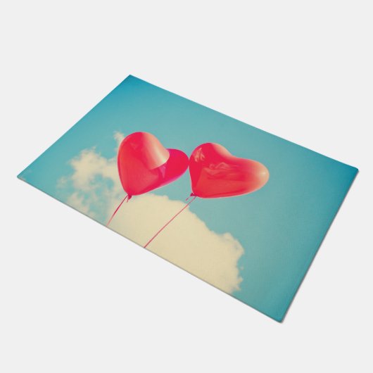 Rode hartballon tegen troebel hemd deurmat (Schuin)