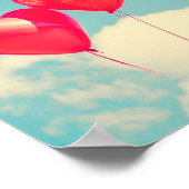 Rode hartballon tegen troebel hemd poster (Hoek)
