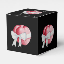 rode harten gebonden aan een bruiloft met witte bo bedankdoosjes