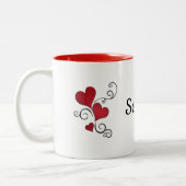 Rode harten monogram tweekleurige koffiemok (Links)
