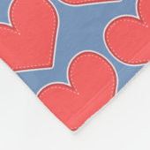 Rode harten op blauwe fleece deken (Hoek)