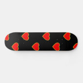 Rode harten op een zwarte achtergrond skateboard (Horizontaal)