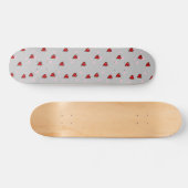 Rode harten op grijs persoonlijk skateboard (Horizontaal)