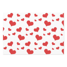 Rode harten op papierbladen