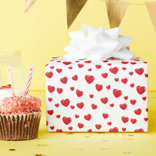 Rode harten op wit cadeaupapier (Verjaardagsfeest)