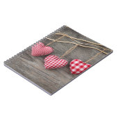 Rode harten op Wooden Table Notitieboek (Linkerzijde)