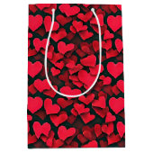 Rode harten op zwarte valentijn medium cadeauzakje (Voorkant)