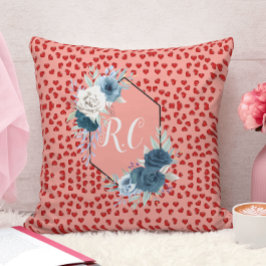 rode harten patroon en blauwe florale monogrammen kussen