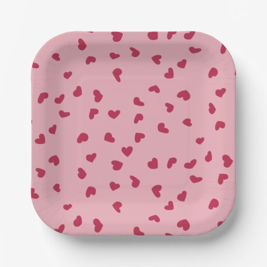 Rode hartjes verspreid over roze papieren bordje (Voorkant)