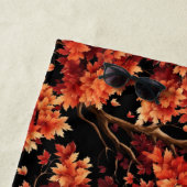 Rode Herfst esdoorn naadloze patroonafbeelding Strandlaken (In situ)