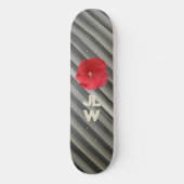 Rode Hibiscus Moderne Smokey Grijze Strepen Persoonlijk Skateboard (Voorkant)