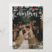 Rode Holly Sneeuwvlokken 1e Kerstmis Bruiloft Foto Feestdagenkaart (Voorkant)