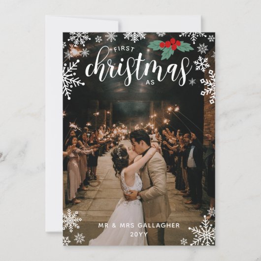 Rode Holly Sneeuwvlokken 1e Kerstmis Bruiloft Foto Feestdagenkaart (Voorkant)