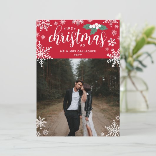 Rode Holly Sneeuwvlokken 1e Kerstmis Getrouwd Foto Feestdagenkaart (Staand voorkant)