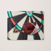 Rode ingedrukte dart op dartboard legpuzzel (Horizontaal)