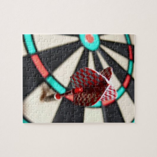 Rode ingedrukte dart op dartboard legpuzzel (Horizontaal)