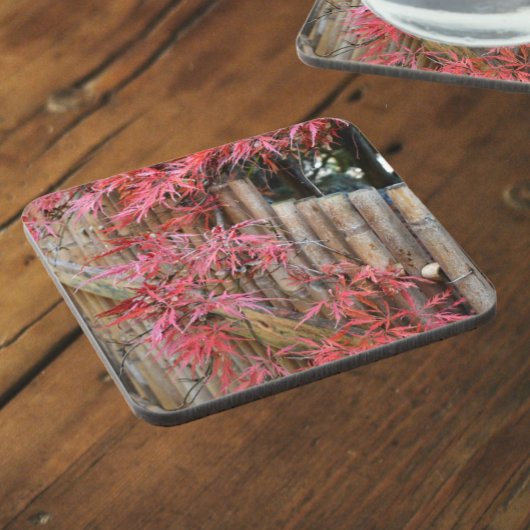 Rode Japanse esdoornbladeren en bamboe hek Bier Onderzetter