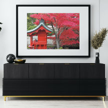 Rode Japanse makreelbladeren en tuinschrijn