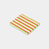 Rode, kalkgroene en witte strepen post-it® notes (Schuin)