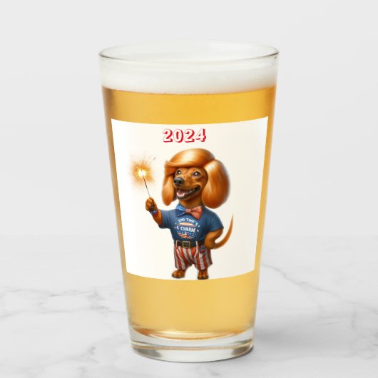 Rode kam over dachshond bier glas (Voorkant gevuld)