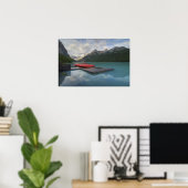 Rode kano's bij Lake Louise Poster (Thuiskantoor)