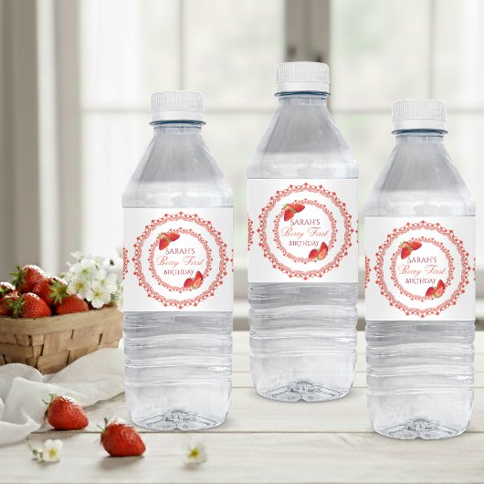 Rode kant bes eerste verjaardag waterfles etiket